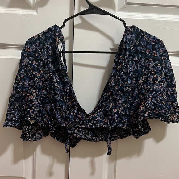 Urban outfitters deep v floral crop top - Picture 2 of 2